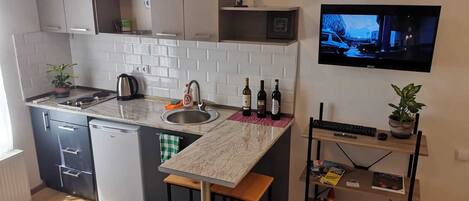 Fridge, stovetop, electric kettle, cookware/dishes/utensils