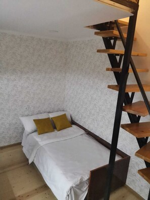 1 chambre, bureau, chambres insonorisées, fer et planche à repasser