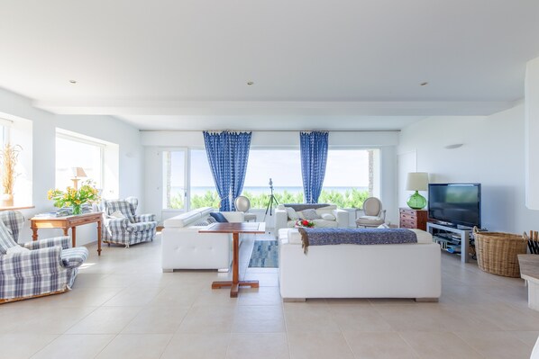 TV, fireplace, DVD player, stereo - Villa de la Plage - à Ver sur Mer (Ver-sur-Mer)