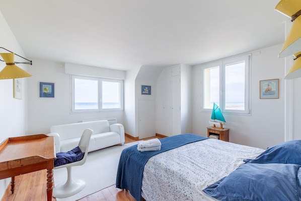 7 bedrooms, iron/ironing board, free WiFi, bed sheets