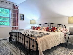 3 bedrooms, desk, free WiFi, bed sheets - Crooked Cottage (Alanson)