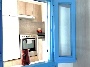 Private kitchen - Gorgeous White Marsis Apartment in Paros (Paros)