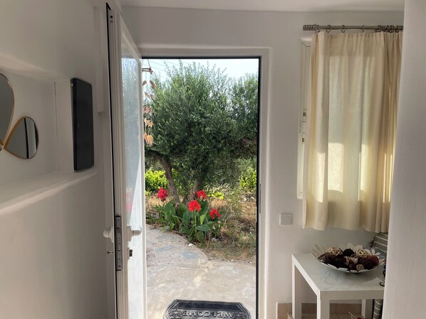 Interior - Gorgeous White Marsis Apartment in Paros (Paros)