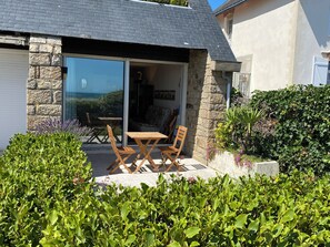 Outdoor dining - Carnac Plages, Appartement Tout Confort Face à la Mer, 20 m (Carnac)