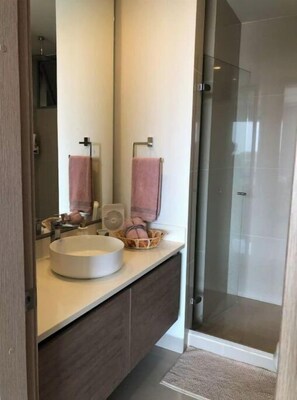 Shower, hair dryer, towels, soap - EXCLUSIVE CONDO, SEA, PEACE AND NATURE (Manzanillo del Mar)