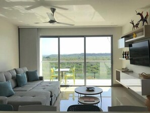 Smart TV - EXCLUSIVE CONDO, SEA, PEACE AND NATURE (Manzanillo del Mar)
