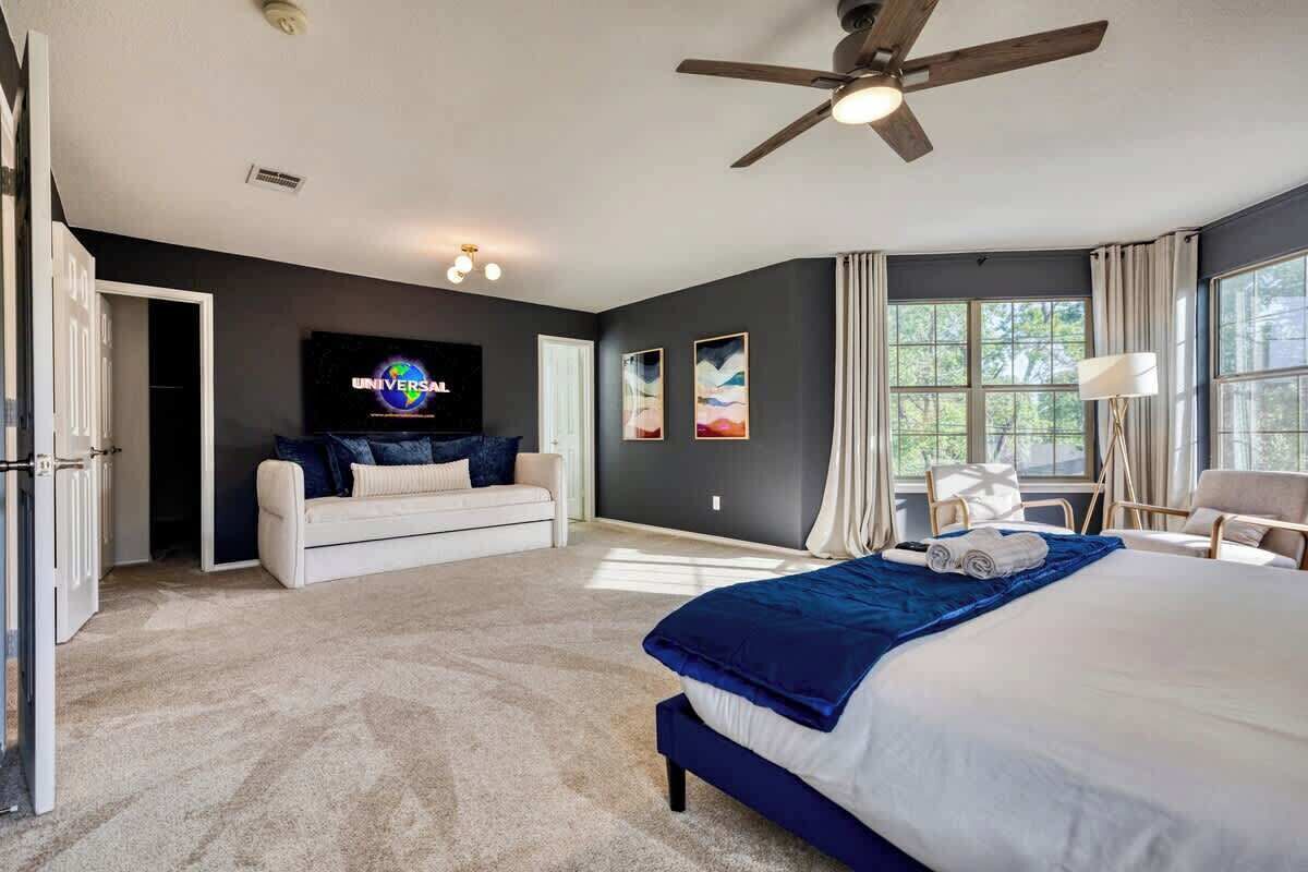 6 bedrooms, iron/ironing board, travel crib, free WiFi