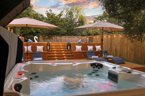 6 Bedroom Villa | Pool | Hot Tub | Party Cabana