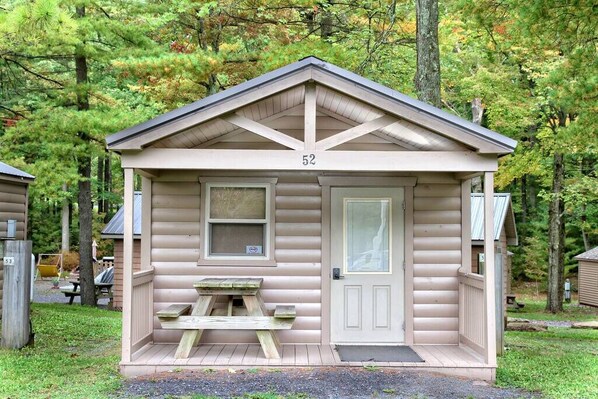 Exterior - Efficiency Cabin 46 (Spring Mills)