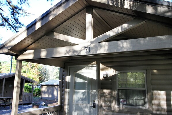 Exterior detail - Rustic Cabin 72 w/ 4 Beds (Spring Mills)