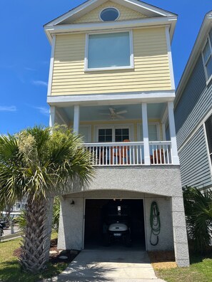 Exterior - Stunning Sunrise and Sunset Views, King Suites, and Double Balconies. Premium Golf Cart Included, and Well-Behaved Pets Considered - 861 Bonito Rd (Fripp Island)