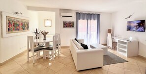 Premium bedding, down duvets, memory-foam beds, in-room safe - Branco Suites (Sal)