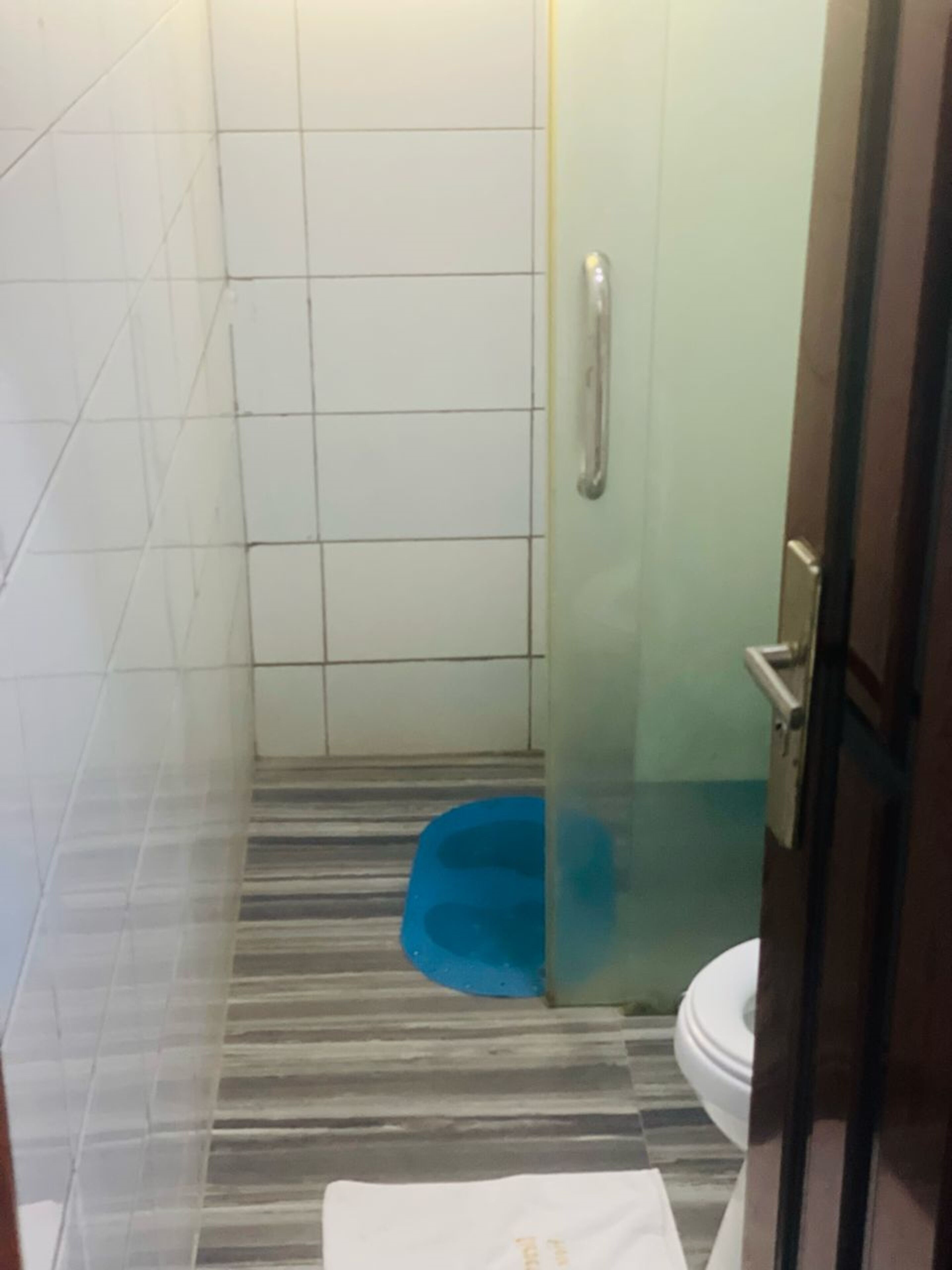 Deluxe Suite | Bathroom | Slippers, towels