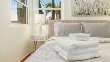 1 Schlafzimmer, Allergikerbettwaren, Betten mit Memory-Foam-Matratzen