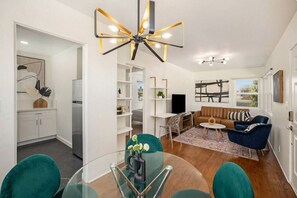 Una Smart TV, una oficina