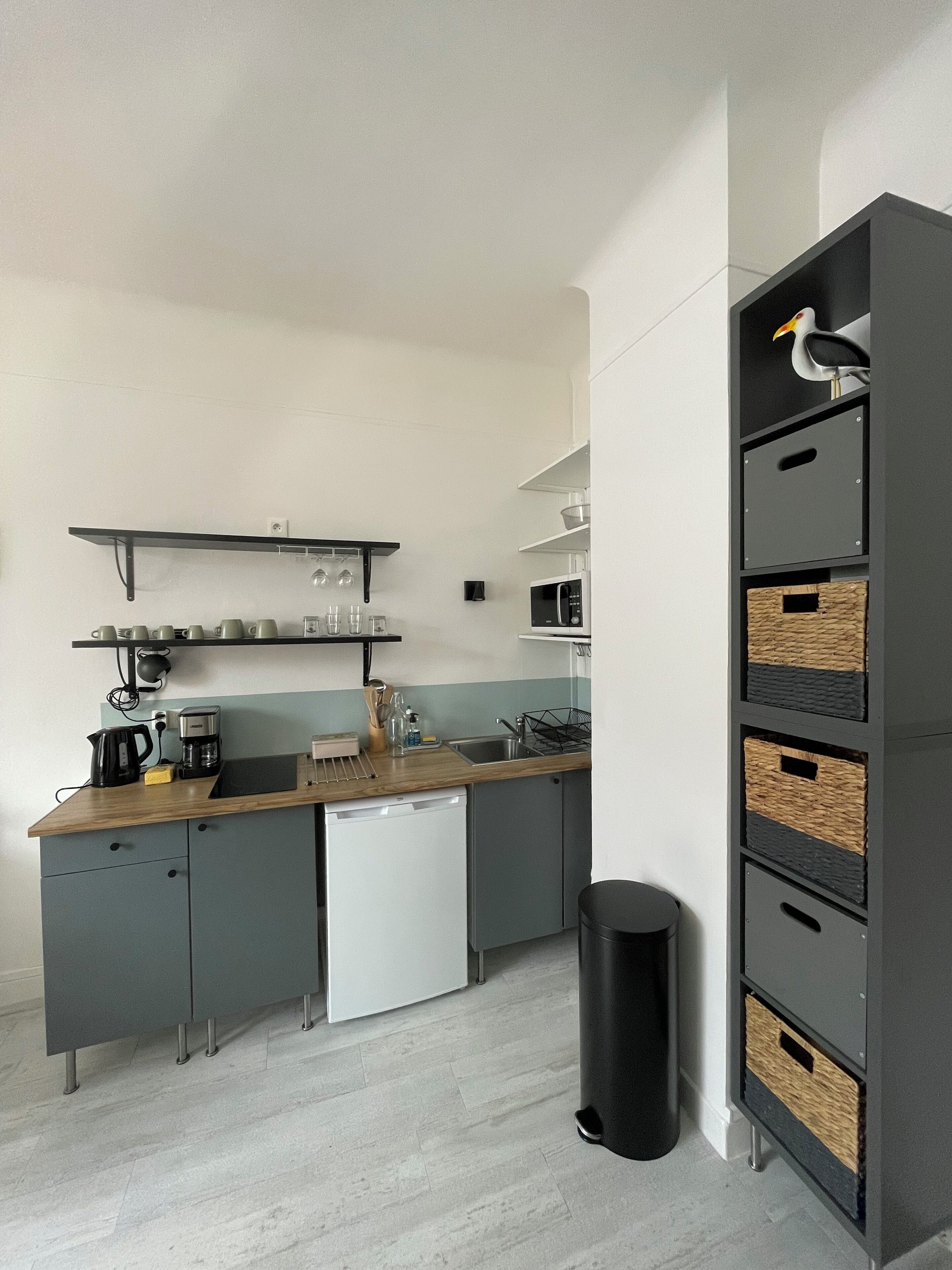 Frigorifero, microonde, piano cottura, macchina per tè/caffè