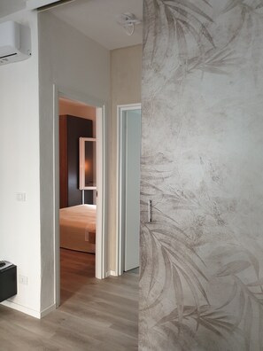 Iron/ironing board, WiFi, bed sheets - GIGI HOUSE [PIAZZA MAZZINI] 300m from the sea - 2 BATHROOMS & 2 BEDROOMS (Lido di Jesolo)