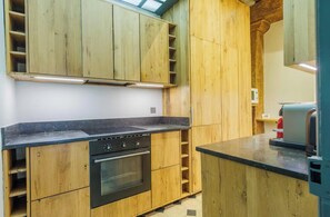 Fridge, microwave, oven, stovetop - EXCEPTIONAL LOCATION & MESMERISING VIEW OF SEINE - QUAI DE LA TOURNELLE (paris)