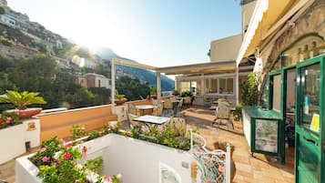 Familie vierpersoonskamer, 2 tweepersoonsbedden | Terras