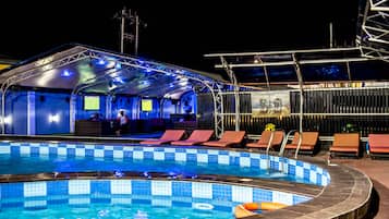 Bar accanto alla piscina