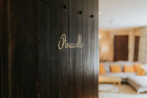 In-room safe, individually decorated, desk, iron/ironing board - Newton Hall Courtyard Rooms (Alnwick)