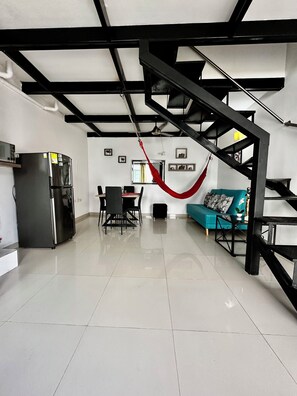 Eenvoudig appartement | Woonruimte | Televisie, Netflix, streamingdiensten en een printer