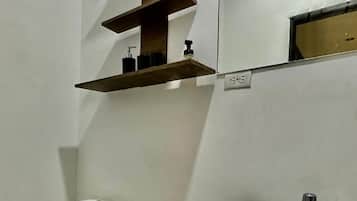 Basic Apartment | Bathroom | Shower, rainfall showerhead, towels