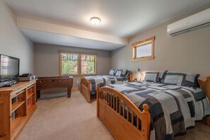 3 bedrooms, desk, free WiFi, bed sheets