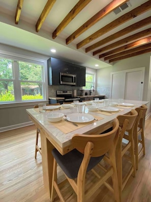 Fridge, microwave, oven, stovetop - Peaceful House Charleston 3B 2B close to downtown. Enjoy modern&spacious comfort (North Charleston)