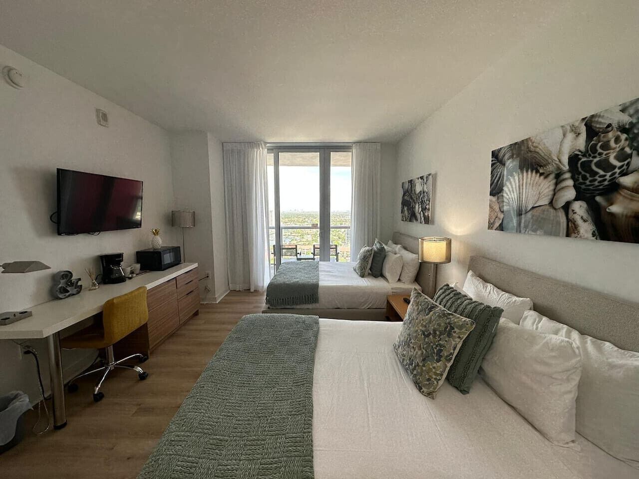 1 bedroom, desk, iron/ironing board, WiFi