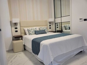 Iron/ironing board, WiFi, bed sheets