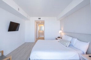 1 Schlafzimmer, Schreibtisch, Bügeleisen/Bügelbrett, Reisekinderbett