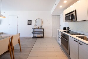 冰箱、微波炉、烤箱、炉灶