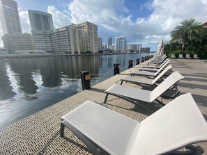 Property grounds - Perfect 1BR Escape: Beach Access, Pool & Gym Over the Canal (Hallandale Beach)