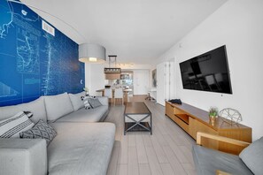 TV - Relaxing 1BR with Canal Views, Pool, Gym, and Beach Service Included (Hallandale Beach)