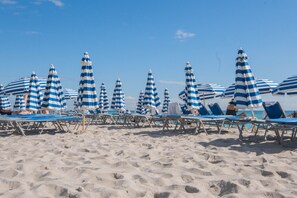 Perto da praia, serviço de traslado de/para a praia grátis 