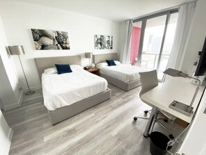 1 habitación, escritorio, tabla de planchar con plancha y wifi 