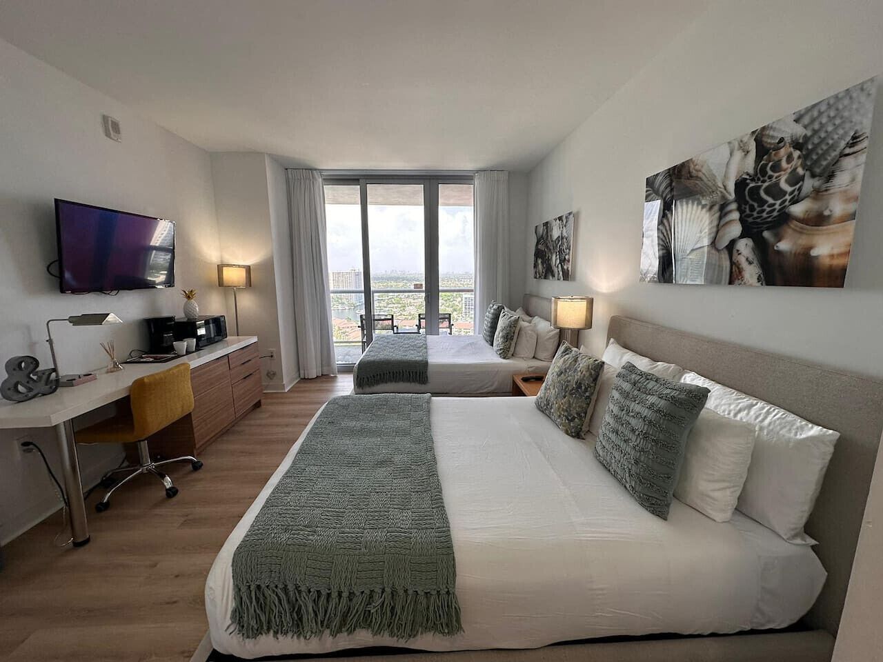 1 habitación, escritorio, tabla de planchar con plancha y wifi 