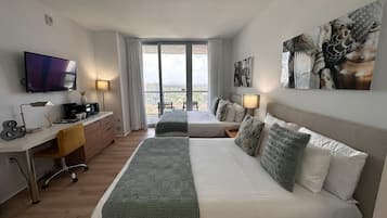 1 habitación, escritorio, tabla de planchar con plancha y wifi