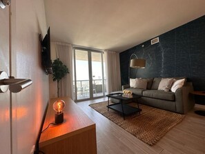 TV - BeachWalk 2B/2B Luxury apmt With Amazing View! (Hallandale Beach)