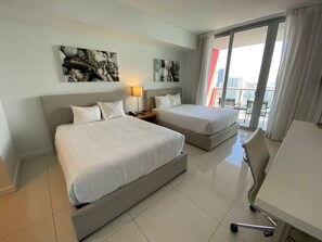 1 bedroom, desk, iron/ironing board, WiFi - BeachWalk Amazing Studio Next to Aventura Mall (Hallandale Beach)