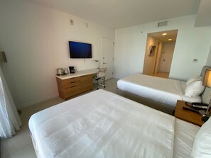 1 chambre, bureau, fer et planche à repasser, Wi-Fi