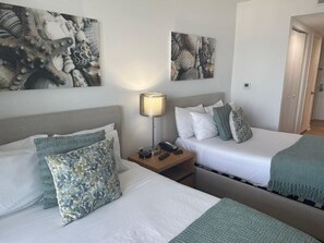 1 slaapkamer, een bureau, een strijkplank/strijkijzer, wifi