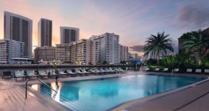 Beautiful Miami Beach Studio Apt w/2 Beds and Beach