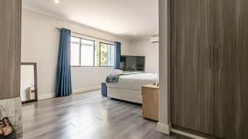 Dupleks Eksekutif | 3 kamar tidur, brankas, dan dilengkapi dengan perabotan berbeda-beda