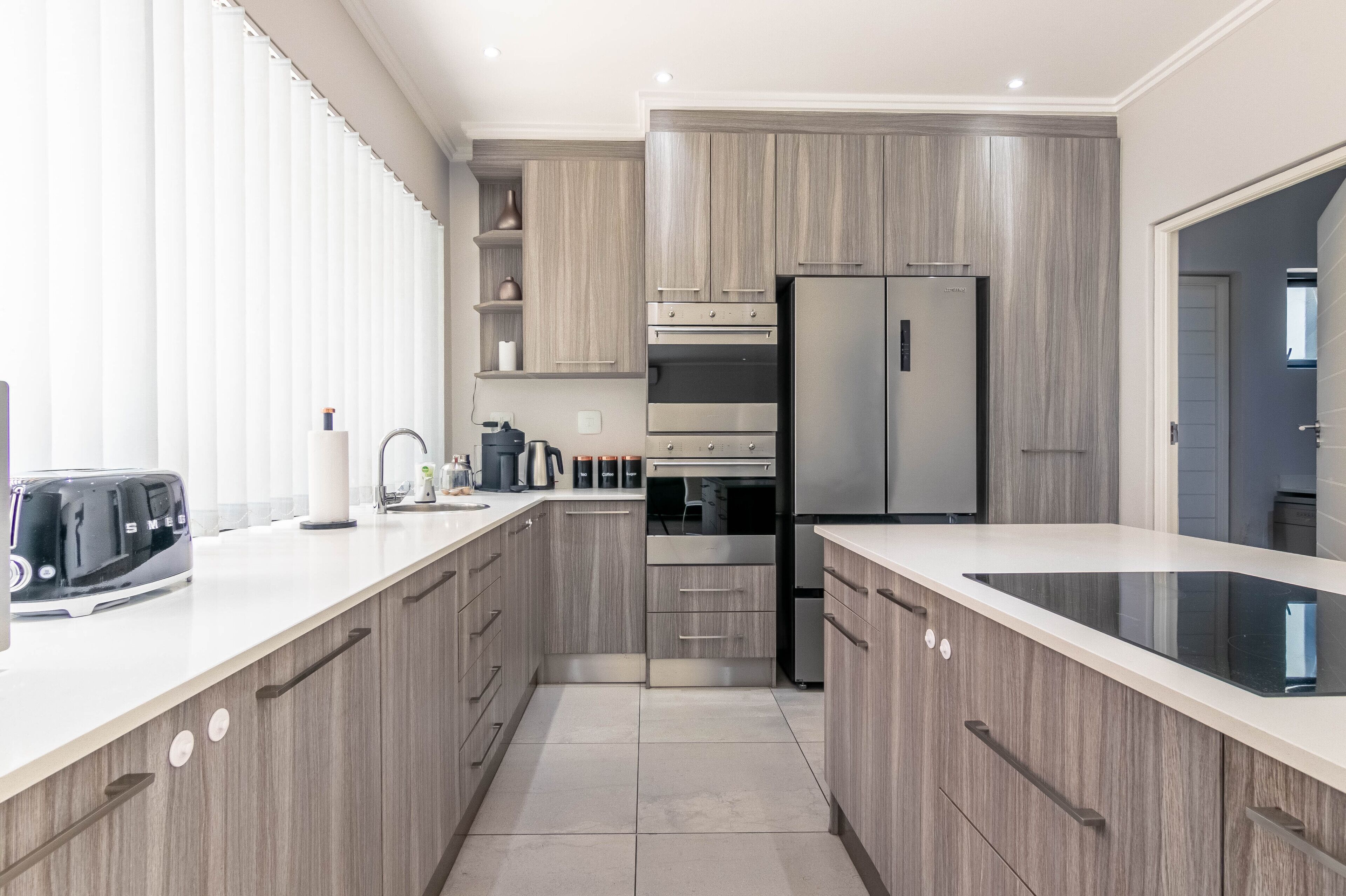 Executive Duplex | Shared kitchen | Full-sized fridge, microwave, oven, stovetop