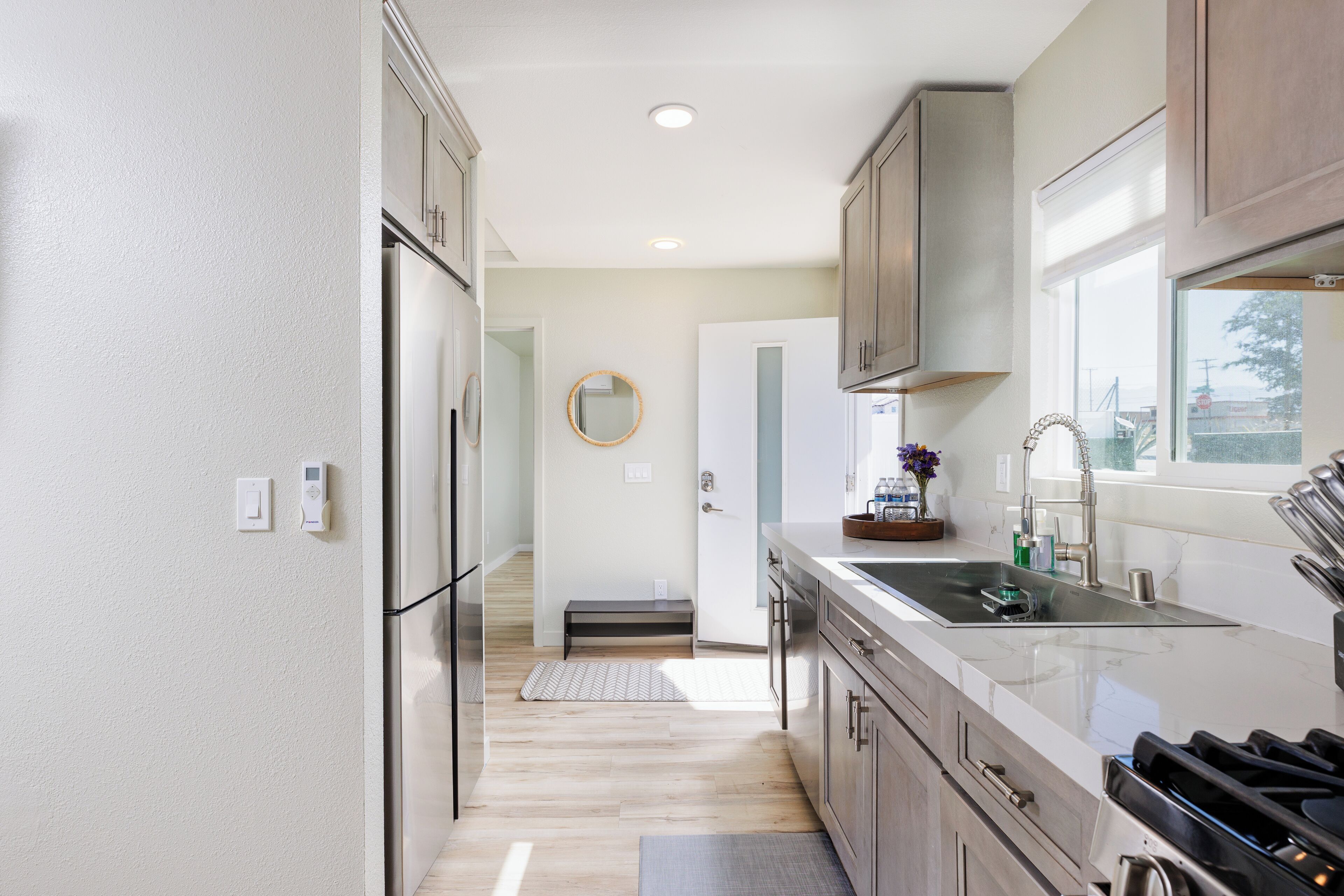 冰箱、微波炉、烤箱、炉灶