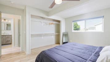 2 bedrooms, iron/ironing board, free WiFi, bed sheets