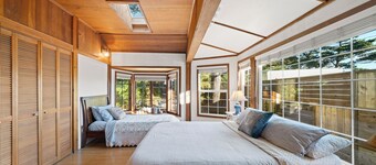 Hot tub, Sauna, Fenced yard, Dogs ok, 2 blks to beach- Secret Garden MCA#1504