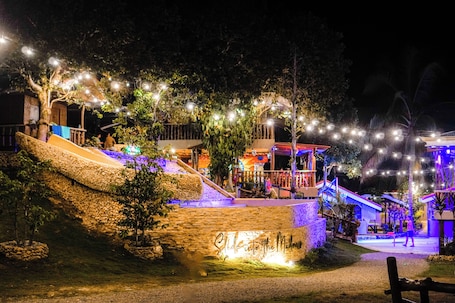 Exterior. Mad Monkey Siquijor
